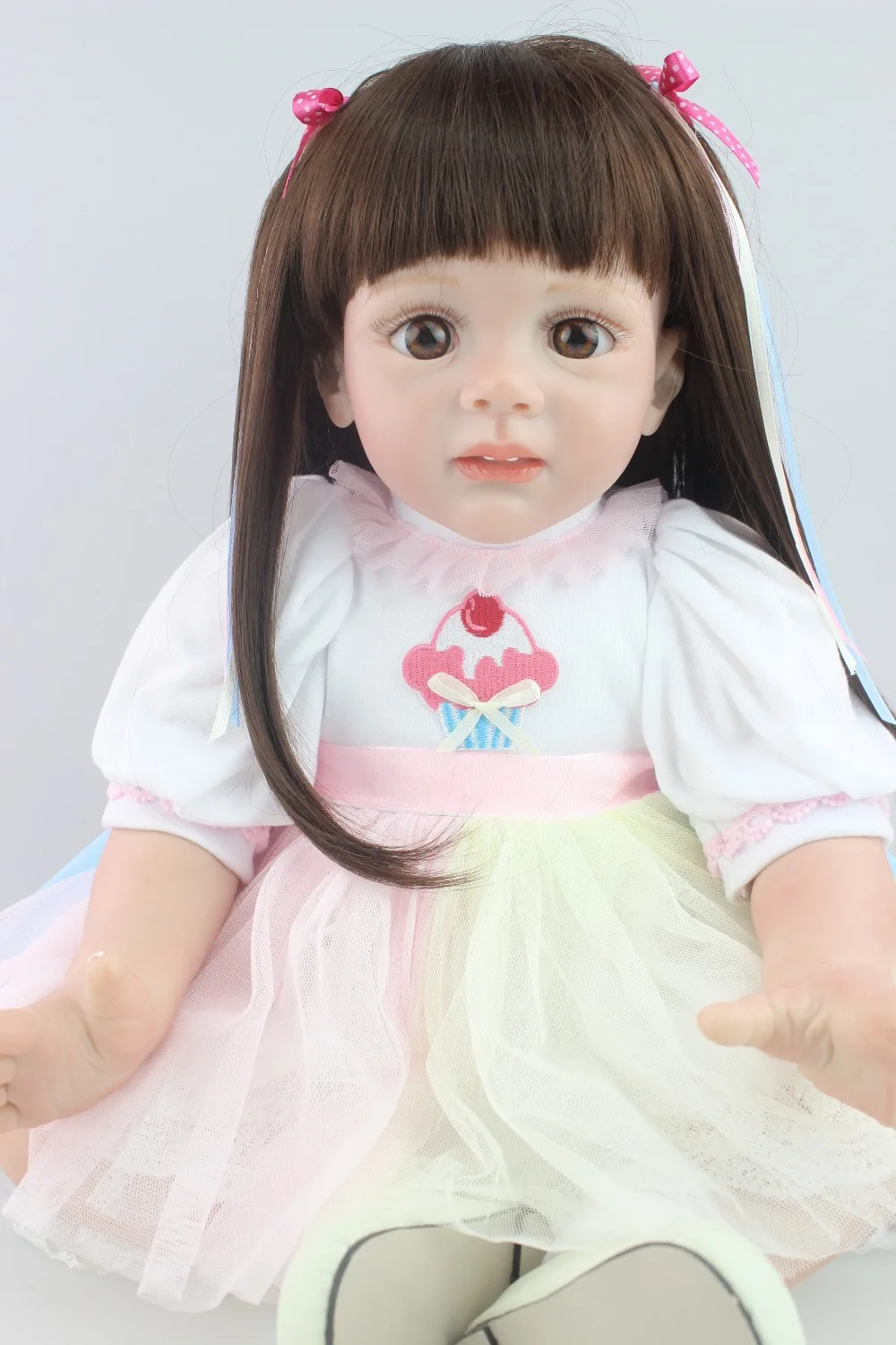 Модный дизайн, новинка, 24 дюйма, кукла для новорожденного малыша, фридолин, Реалистичная милая девочка, настоящее нежное прикосновение с длинным париком