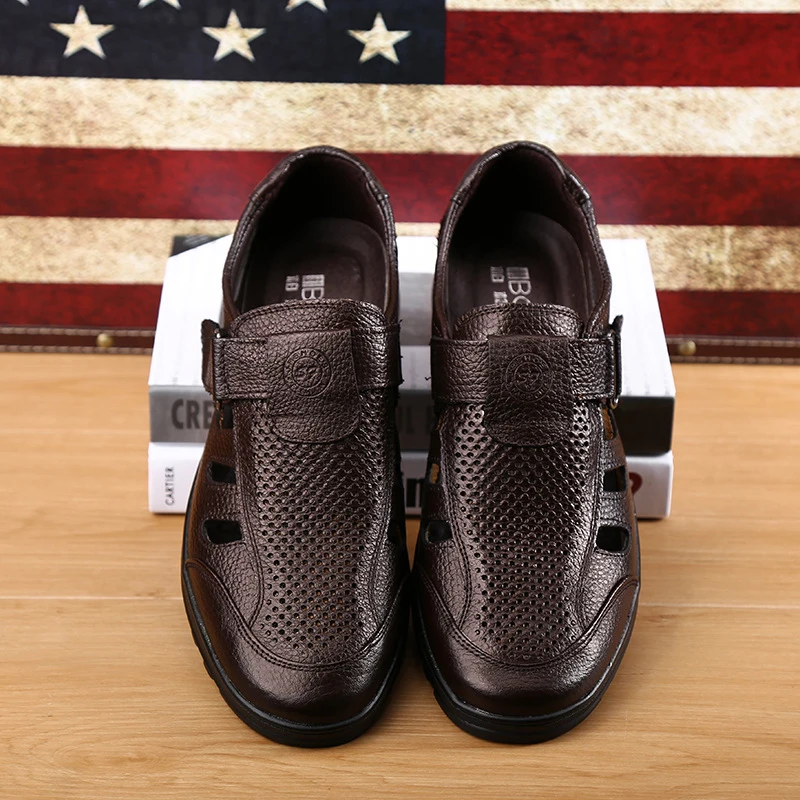 Sandals Men Genuine Leather Sandals Breathable Soft Casual Shoes Non-Slip Retro Style Outdoor Shoes with Buckle New 2019 Summer