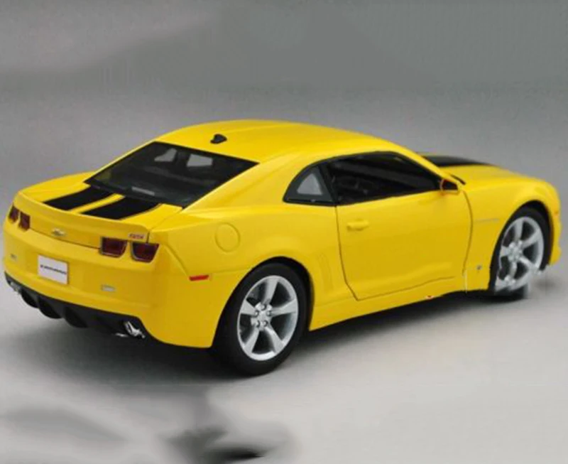 1/24 Chevrolet Camaro SS RS 2010 Bumble Bee желтый цвет Модель автомобиля игрушки для детей Brinquedos коллекции дисплеев