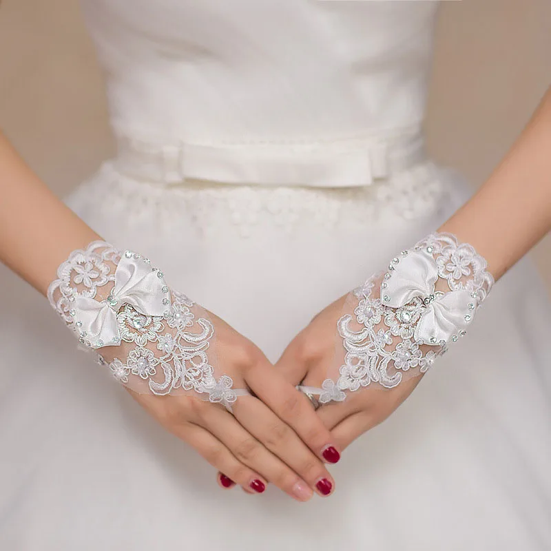 

White Short Wedding Gloves Fingerless Bridal Gloves for Women Bride Red Lace Gloves Luva De Noiva Wedding Accessories