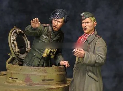 

1/35 Resin Kits WWII German Tiger Tank Crew 2pcs/set (no tank)