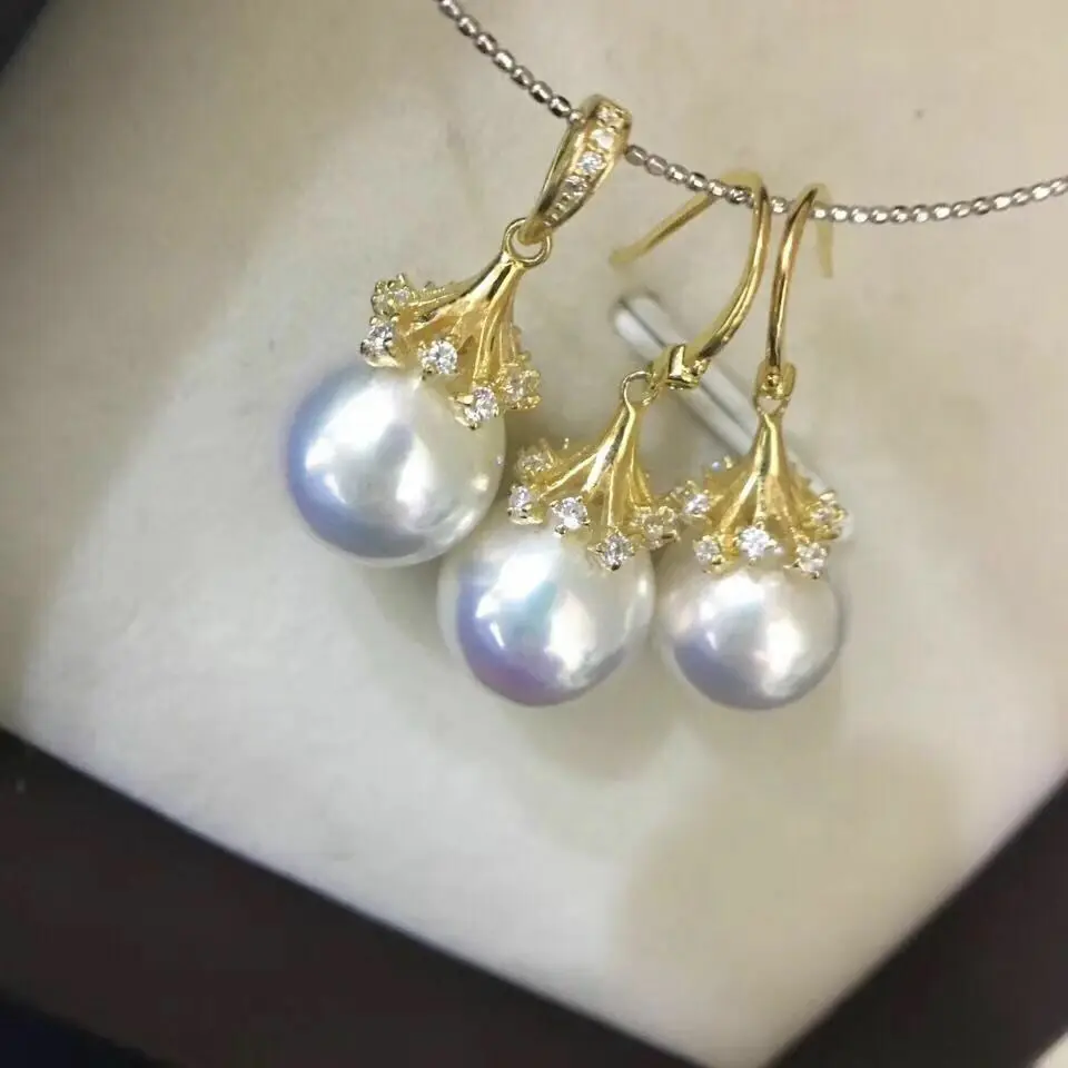 

set of 11-12mm south sea round white pearl earring &pendant 18k