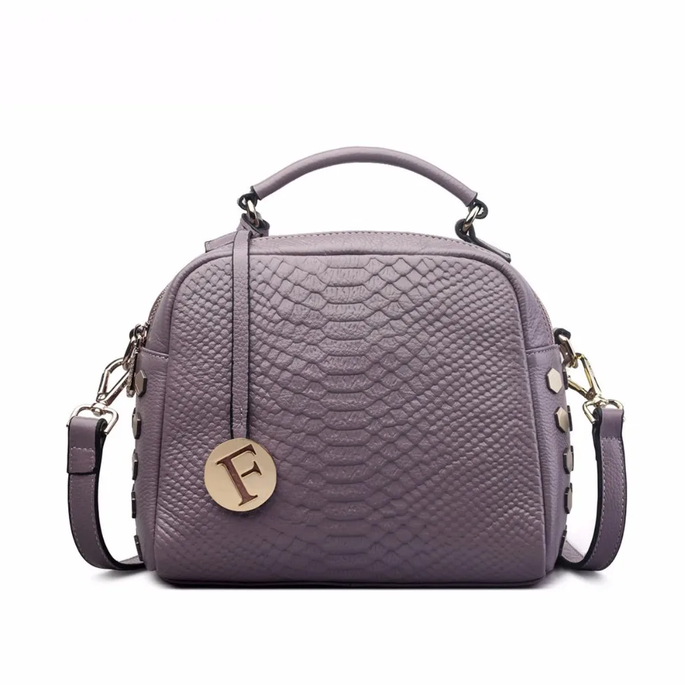

LOEIL New leather handbags portable Messenger bag head layer leather crocodile pattern small bag rivet fashion tide female