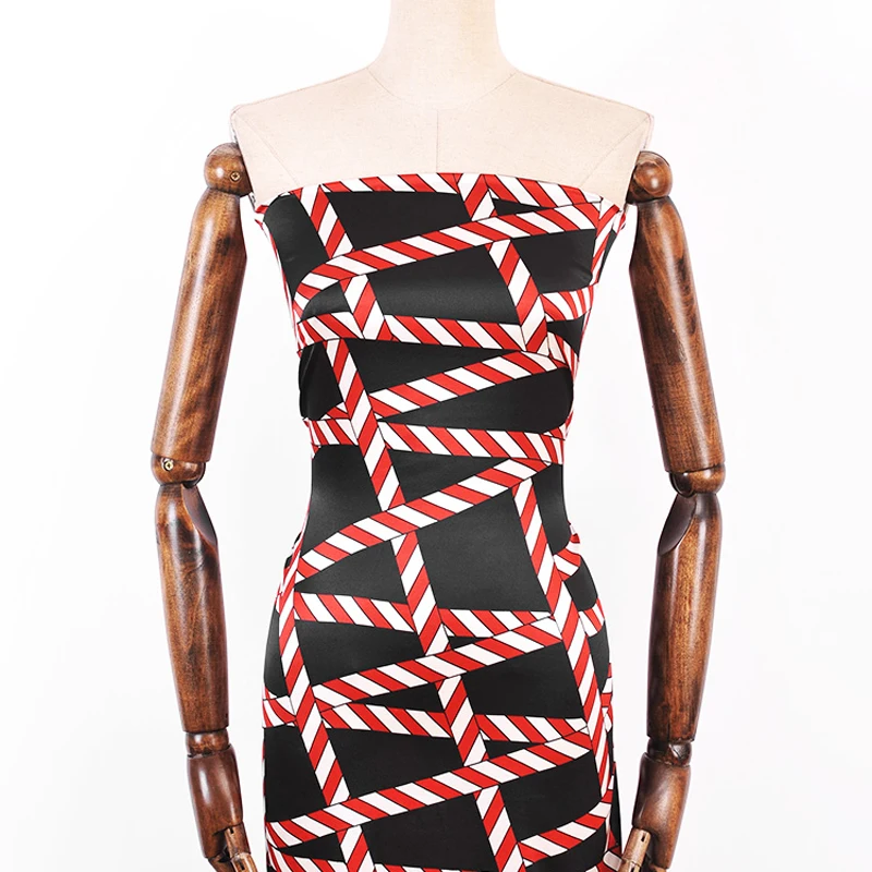 135 CM Breed 19 MM Wit Rood Geometrie Print 94% Zijde en 6% Spandex Strech Zijde Satijn Stof voor Shirt rok Jurk Cheongsam J052 135 CM Breed 19 MM Wit Rood Geometrie Print 94% Zijde en 6% Spandex Strech Zijde Satijn Stof voor Shirt rok Jurk Cheongsam J052