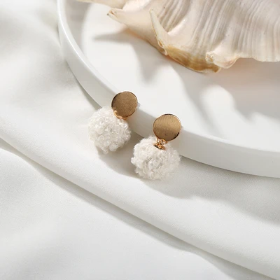 

MIARA.L Sweet girl's color wool ball earrings personality fairy ball stud earrings Han Guomao eardrop stud earrings