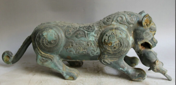 

JP S62 23" Old China Bronze Zodiac Year Tiger Beast capture Bull Oxen Statue sculpture (B0413)