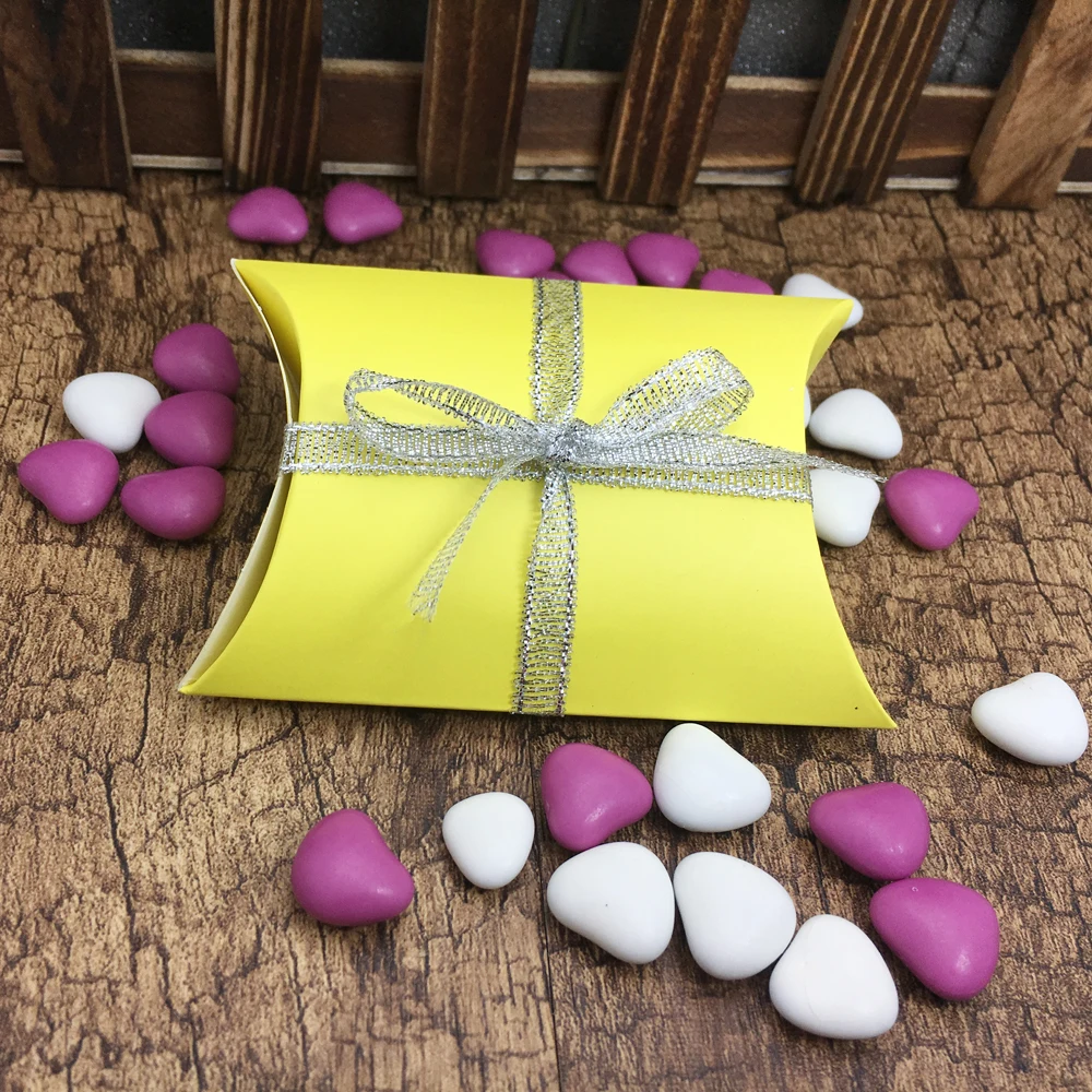 50 шт./лот, коробка для конфет в форме подушки, Подарочный держатель для свадебной вечеринки, декор картонный ПВХ коричневый крафт