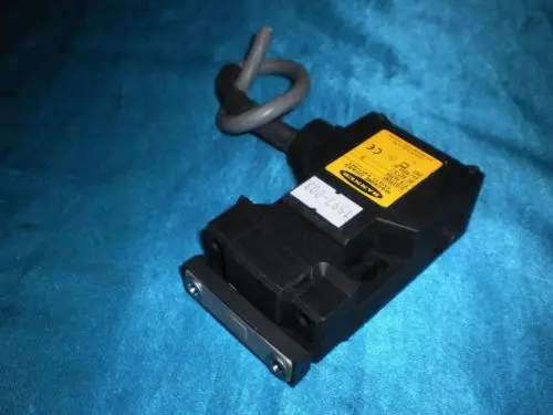 

DHL/EMS 5 LOTS b+anner SI-QS90MF 46709 Machine Guard Safety Switch 6A/400V AC -A1