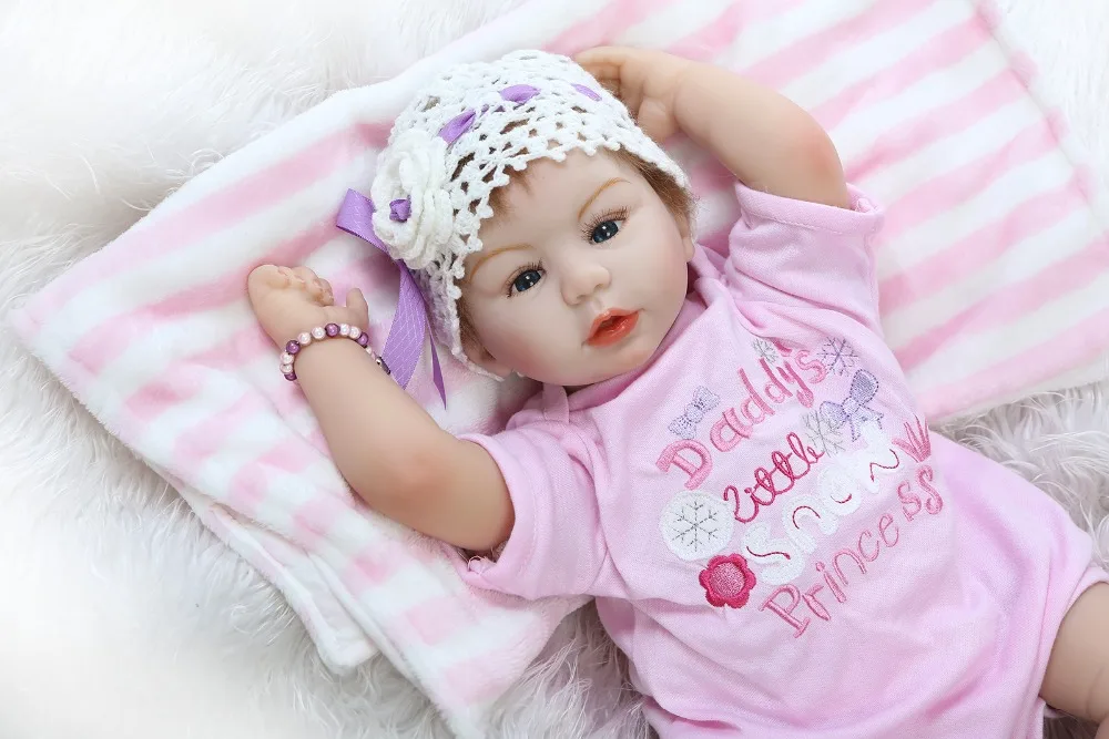 Neues design 55 cm Realistische puppe weichem silikon reborn baby doll wurzel mohair puppe spielen spielzeug für kinder gute für geburtstag presen