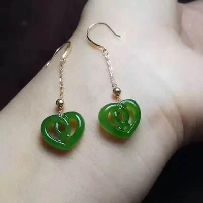 

Zhe Ru Jewelry 18k gold inlaid with natural Hetian jasper spinach green heart-shaped ear hook earrings Free certificate