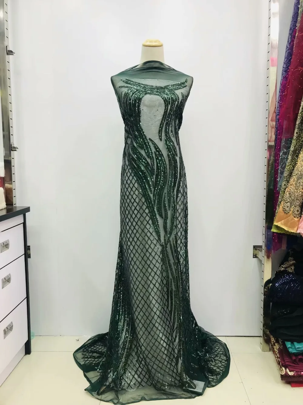 

Emerald green African Lace Fabric 2019 High Quality African Tulle Lace Fabric With nice Sequins French Net Lace For Women Dress