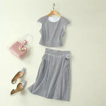 

New styles for women's clothing in the summer of 2019 Fashion T-shirt Beaded chain flower embellished skirt Polka dot print suit
