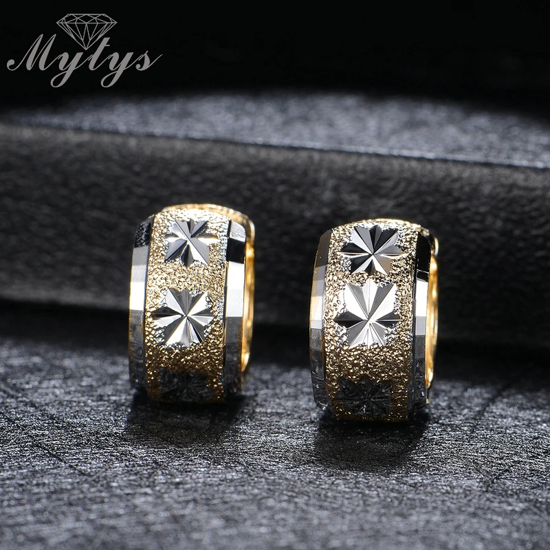 

Mytys Two Tone Gold Color Small Hoop Earrings Silver Flower Pattern Trendy Fashion Metal Earring for Women CE226