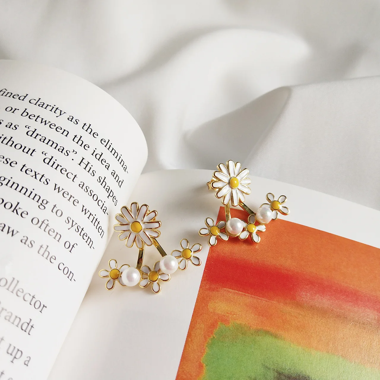 

Sweet Daisy Flower Shell Pearl 925 Sterling Silver Dangling Earrings
