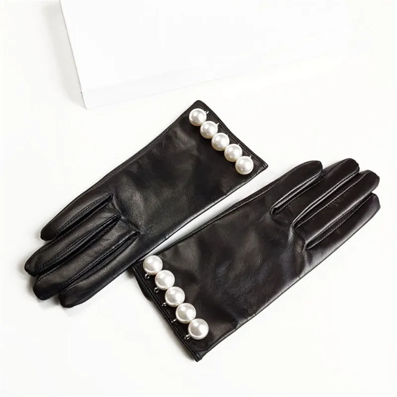 Оригинальные кожаные женские перчатки Винтаж с большими жемчужинами и тонкой бархатной окантовкой на подкладке Демисезонный вождения перчатки из овечьей кожи женская TB120 - Цвет: Черный
