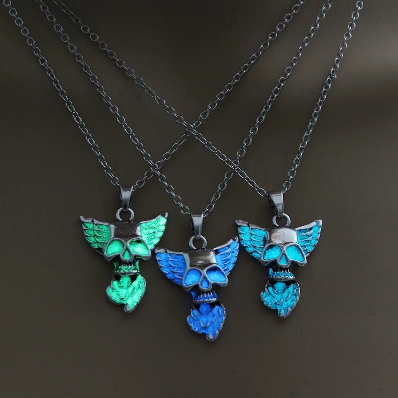 

Punk Style Skull Pendant Necklace Luminous Wings Silver Color Chain Glow in the Dark Choker Statement Necklace For man Gift