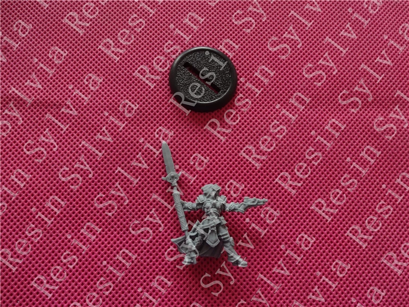 

-Resin toys Captain Victoria Haley Free shipping
