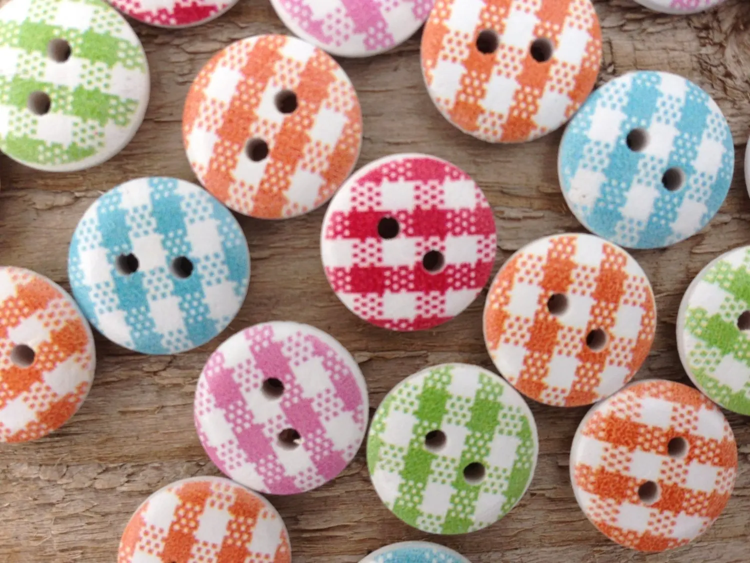 

UESH-Gingham Painted Wooden Buttons In Mixed Colours 15mm X 25pcs Pack Perfect For Card Embellishment, Scrapbooking & Other