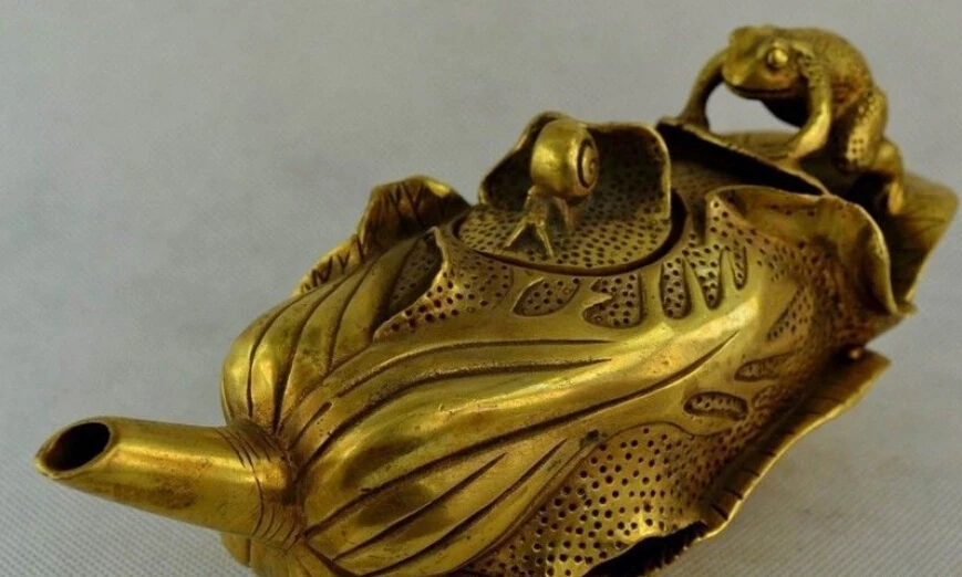 

Chinese fengshui Brass Lotus cabbage Toad Frog Teapot Kettle Flagon wine pot