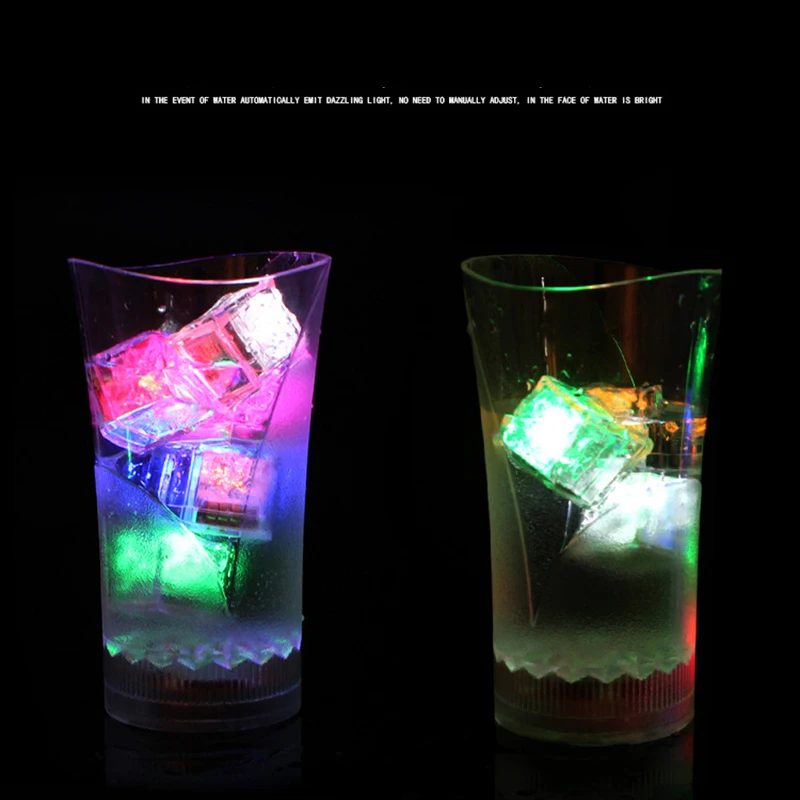 Четырехместный 12 шт DIY LED Flash Ice Cubes свет Новинка стакан для напитка датчик