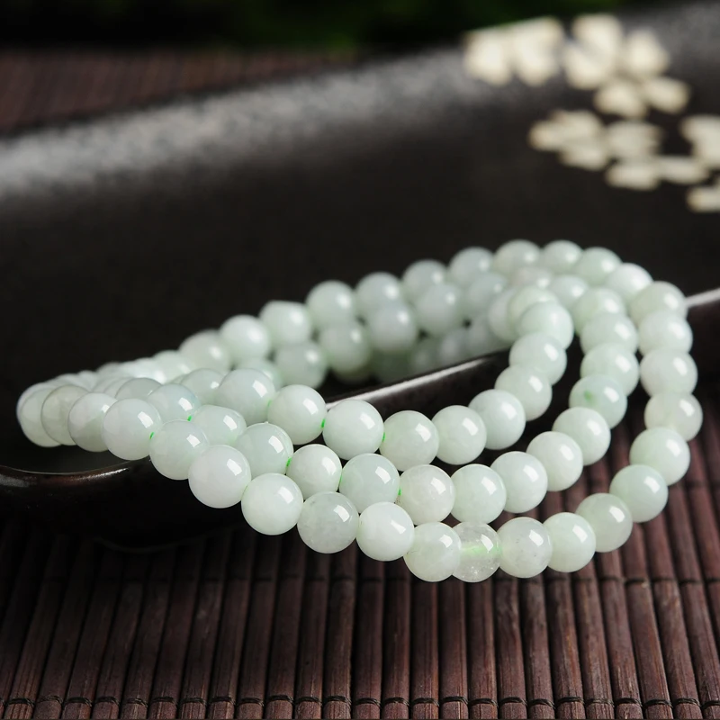 

Natural pale green emerald bead beaded Necklace Genuine Burmese A jade round bead necklace Women's jade neck decoration