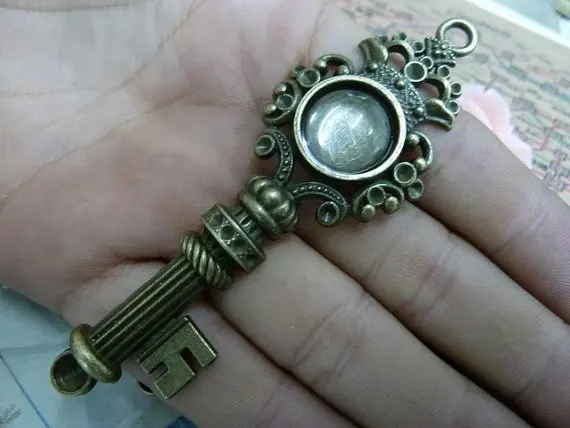 

Free Shipping Ancient Bronze Large Hollow Crown Key Size 23*88mm Inside Diameter 14mm Diy Jewelry Pendant