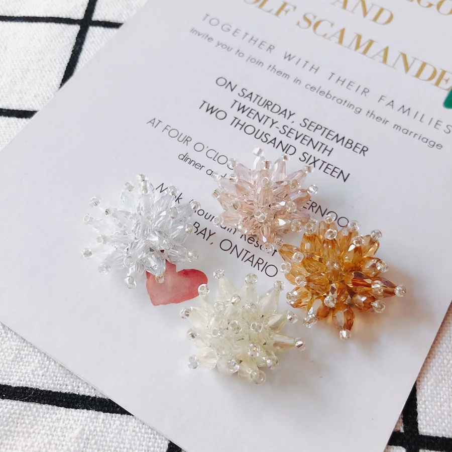 

2pieces / lotFlower hand beaded ear with alloy braided clear crystal snowflake earring Jewelry Accessories