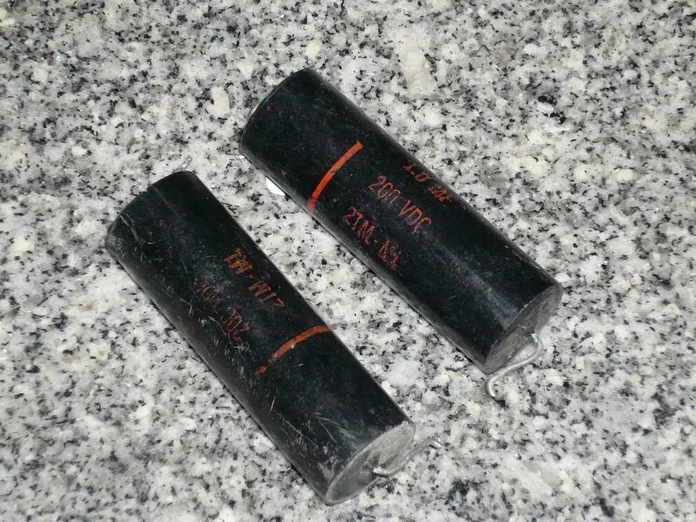 

[SA]SPRAGUE American black widow 1UF 200V Need / right--3pcs/lot