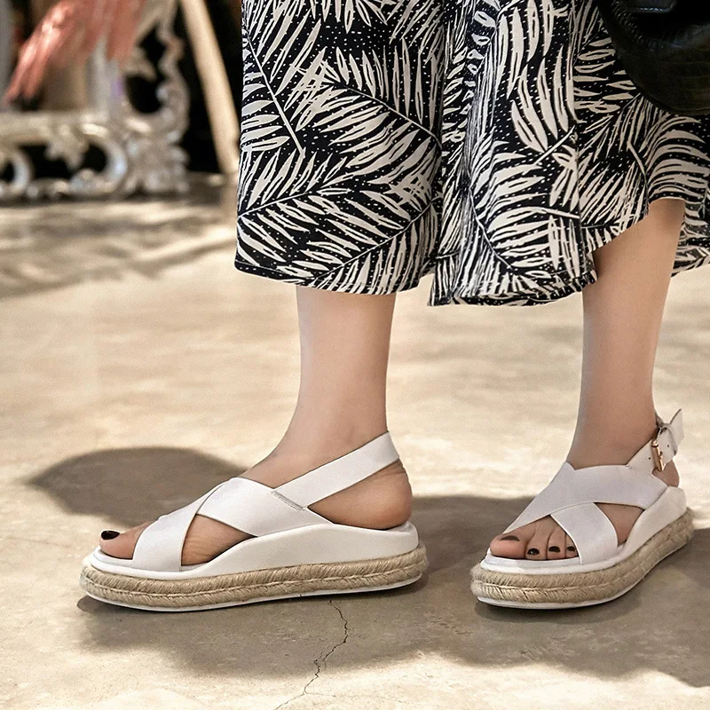 

European station brand Roman gladiator sandals summer white leather cross band open toe middle with wild casual women's sandals