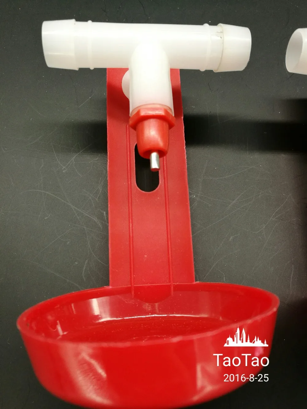 

40 sets Chicken steel columns drinking cup Red hanging Cup 360-degree water tool Nipple drinkers Free shipping
