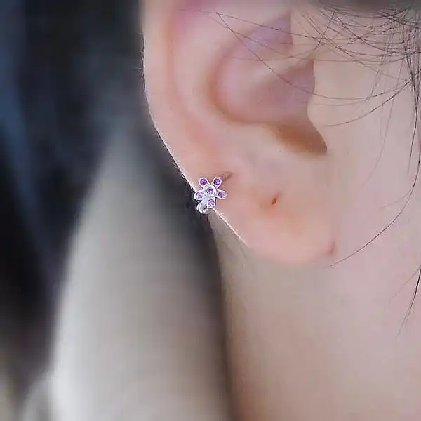 Новое супер маленькое кольцо в виде кости для уха 925 серебряных лепестков цветов затяните маленькую пряжку для уха внутренний диаметр 5,5-5 мм