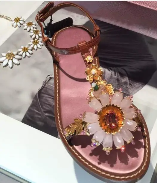 

2017 new style woman shoes beautiful summer sandals crystal and flower decoration sweet style suit to daily life.