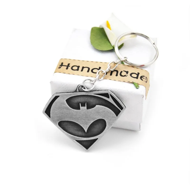 

Pop Creative Custom Batman Keychain Superman Ring Super Hero Key Ring Anime Key Chain Metal Car Banner Holder Men Gift Souveni