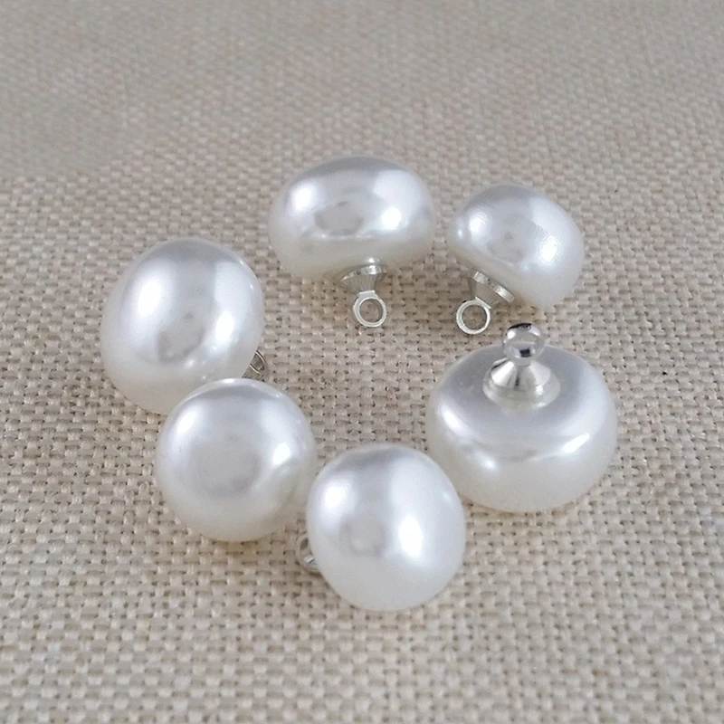 

20pcs Round Pearl Buttons White Plastic Sewing Buttons For Clothing Scrapbooking Garment DIY Apparel Accessories D0