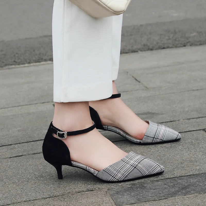 

Stiletto sandals female summer new style leather baotou with single shoes tip buckle with fine shoes.