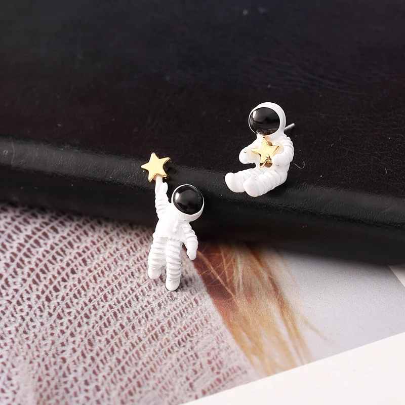 

1 pair Japan Korea Creative Cute Design Starry Sky Space Star Asymmetrical Astronaut Small Stud Earrings for Women Girl Gift