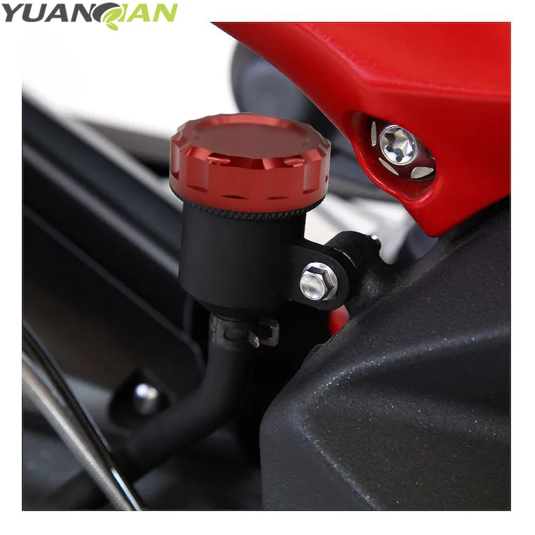 british_customs_rear_billet_master_cylinder_reservoir_750x750