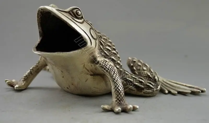 COLLECTIBLE DECORATE CHINESE SILVER COPPER HANDWORK CARVED FROG STATUE 