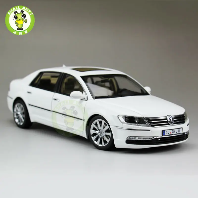 1:18 Scale VW Phaeton W12 6.0 Diecast Car model Toys for Kids Gift Collection Welly GT Autos 11004 White