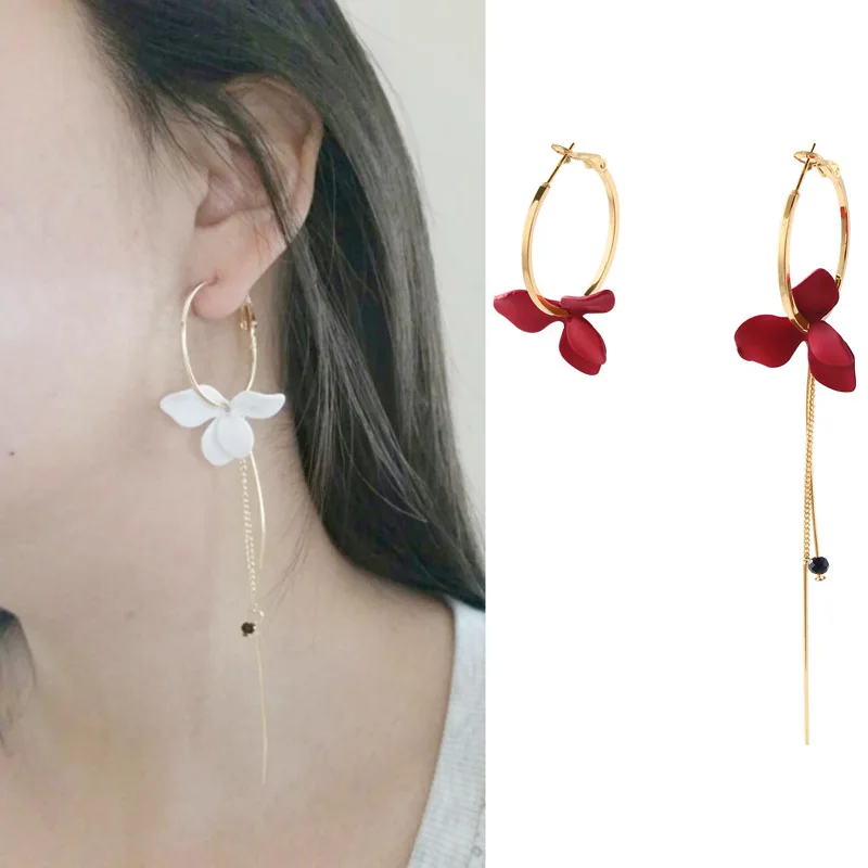 01 2018 Fashion Hoop Earrings For Women Bijoux Elegant Asymmetry Pendientes Big White Flower Petal Alloy Circle Round Earrings CS18