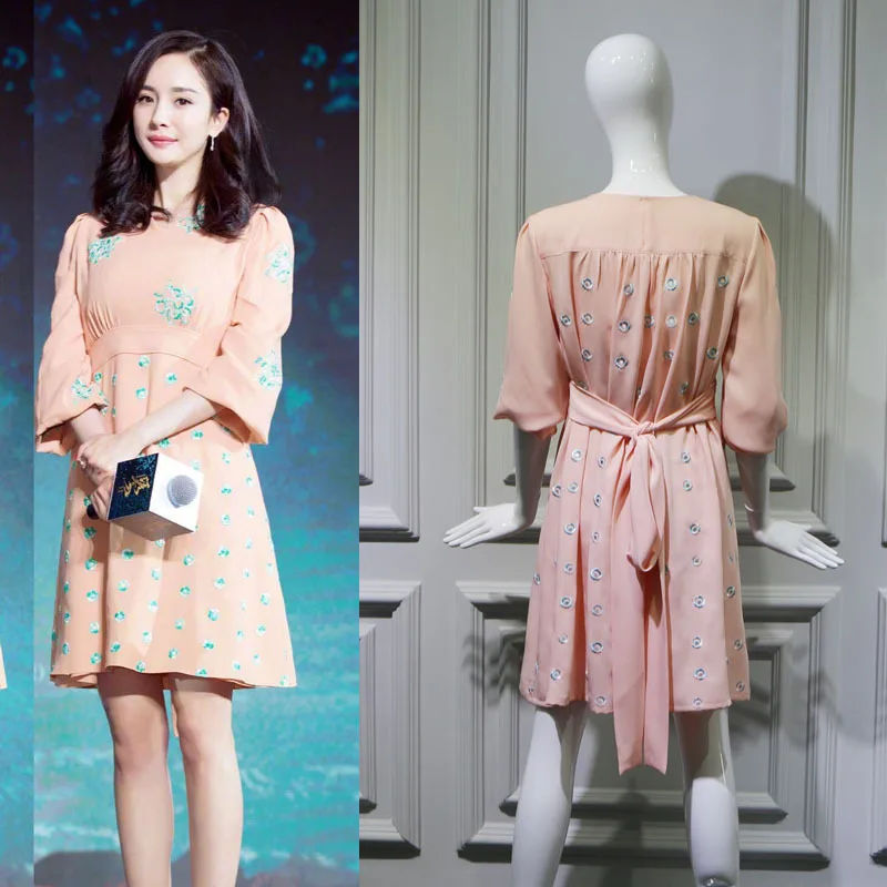 

Spring 2019 Star Yang Mi with Orange Pink Flowers Embroidered V-neckline with Waist-collecting Large-pendulum Dress Woman