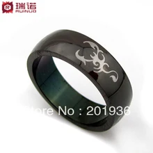 Envío gratis, hombres de moda del anillo de acero de titanio, de color negro y el patrón del escorpión blanco, W : 5 mm, mercancías de la calidad, regalo