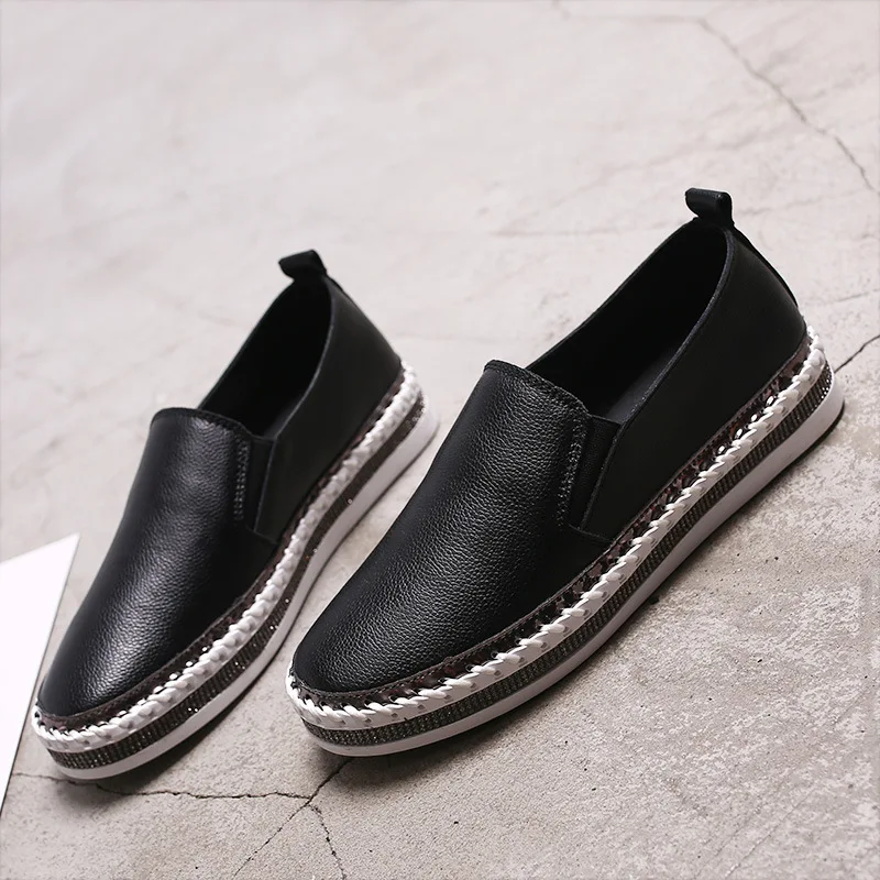 

2019 spring new fashion simple solid color Lok Fu shoes women soft and comfortable wild casual flat shoes.
