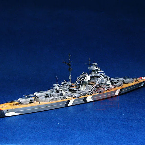 Немецкий линкор Bismarck в масштабе 1:700 набор сборных моделей 1941 известная модель