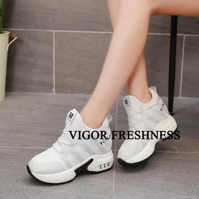 VIGOR/Женская обувь на каблуке 8,5 см; весенняя обувь для тенниса; женские белые кроссовки, визуально увеличивающие рост; Женская Осенняя обувь; WY478