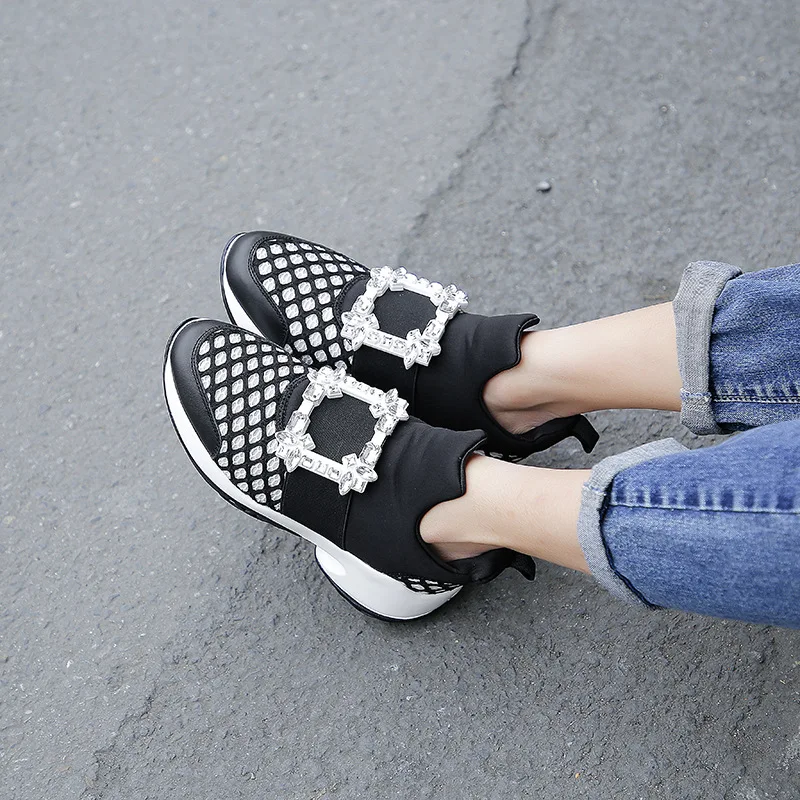 

2019 spring new comfortable simple solid color casual shoes women comfortable mesh breathable rhinestone decorative flat shoes.
