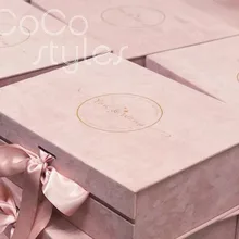Cocostyles на заказ пустой шикарный золотой фольгированный логотип бархатный твердый переплет Подарочная коробка с лентой и биркой для роскошной свадьбы
