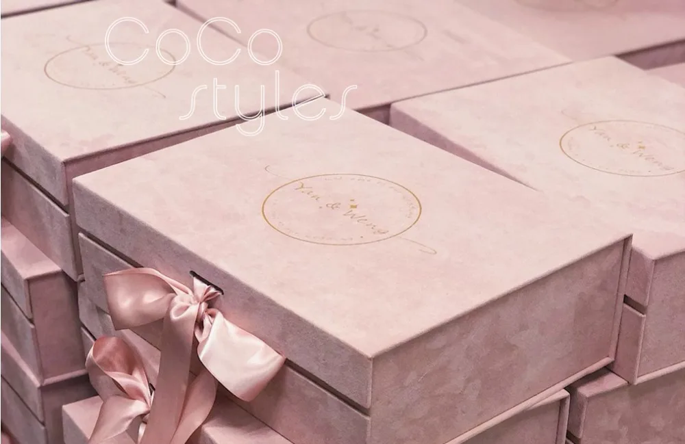 

Cocostyles bespoke blank chic gold foiling logo velvet hardcover gift box with ribbon and tag for luxury wedding