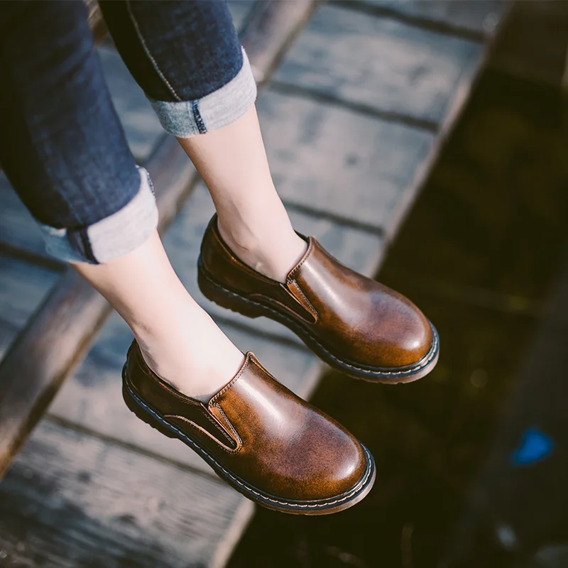 Винтаж Туфли-оксфорды из натуральной кожи для Для женщин скольжения на натуральной женская кожаная обувь круглый носок Модная обувь на плоской подошве ботинки martin