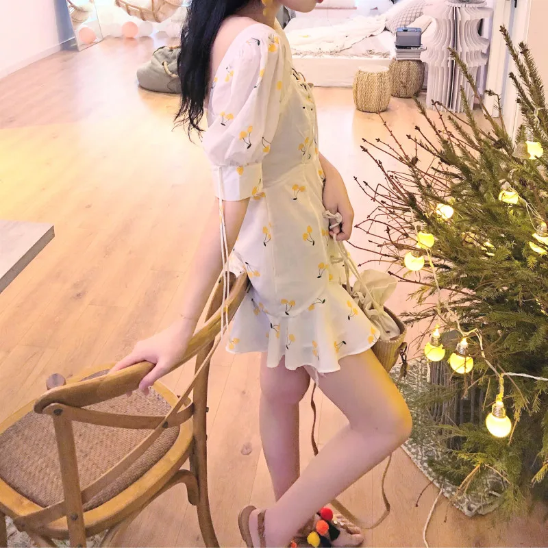 Летнее платье в винтажном стиле белого и рюшами на шнуровке пляжный сексуальное элегантное платье kawaii Желтая вишня Повседневная мини-платье в Корейском стиле vestidos
